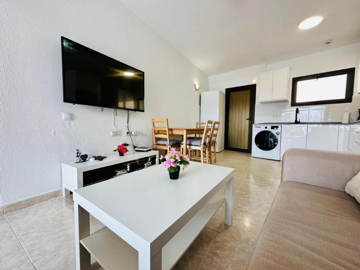 Ocean Front Cozy 2 Bedroom, 3 Beds Spacious- Netflix, Pool, Beach Lift & Fast Wifi プラヤ・デル・イングレス 部屋 写真