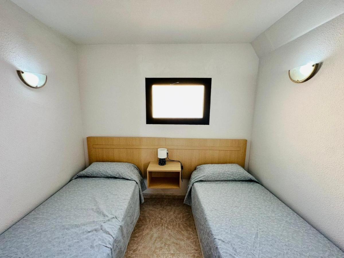 Ocean Front Cozy 2 Bedroom, 3 Beds Spacious- Netflix, Pool, Beach Lift & Fast Wifi プラヤ・デル・イングレス 部屋 写真